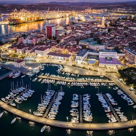 #story Koper