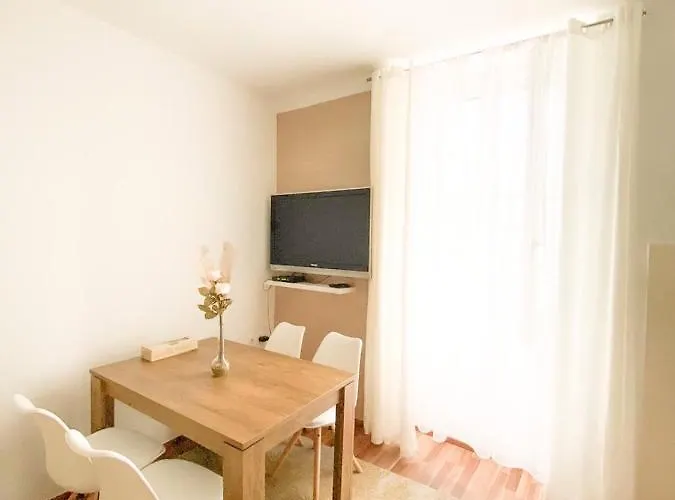 #story Διαμέρισμα *